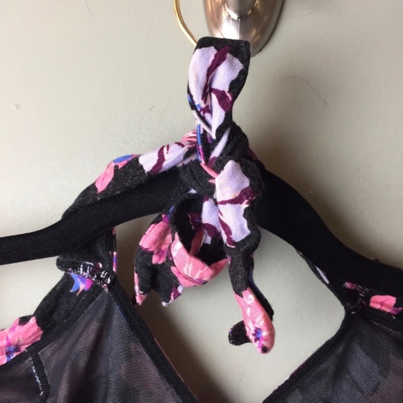 Free People Off Shoulder Floral Print Halter Neck Crop Top Size Medium - Picture 9 of 9